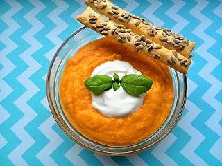 Zupa krem z marchewki z francuskimi paluszkami