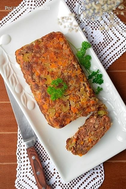 Klops wołowo-warzywny, meat loaf - przepis na soczysty kotlet mielony