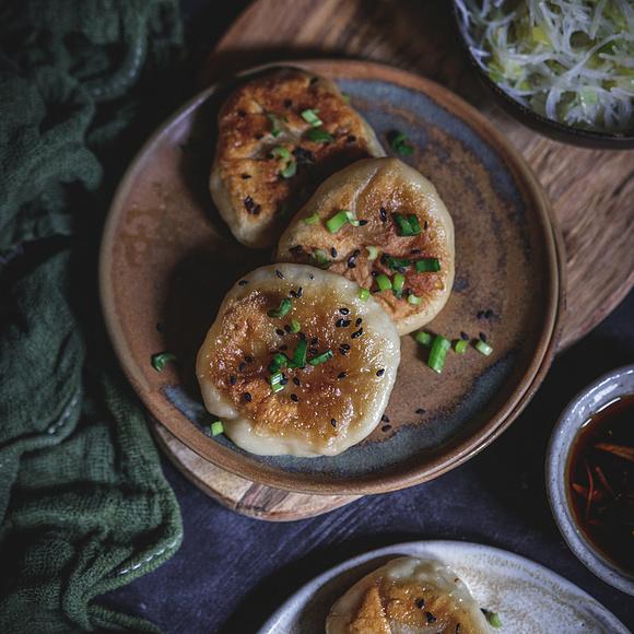 Jiu Cai Shui Jian Bao – smażone bułeczki bao z porem