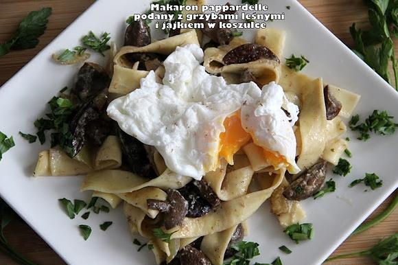 Makaron pappardelle z grzybami leśnymi i jajkiem w koszulce