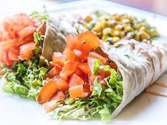 Zdrowa tortilla z kurczakiem