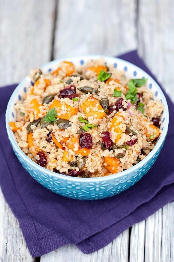 Sałatka z dynią, kaszą quinoa i żurawiną