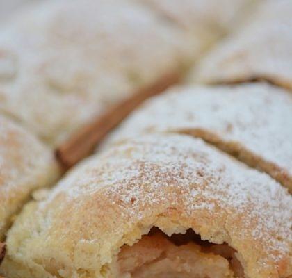 Ciasto z połówkami jabłek na serku homogenizowanym