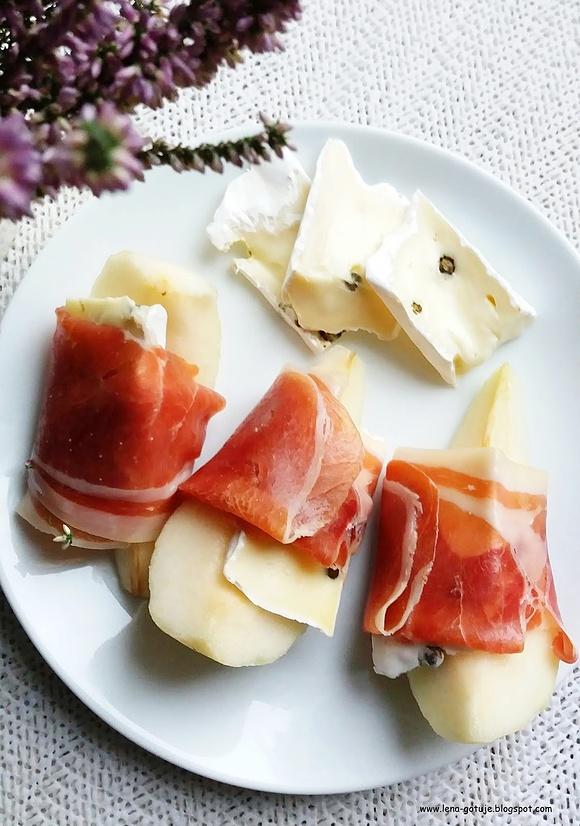 Gruszka z serem brie i szynką serrano