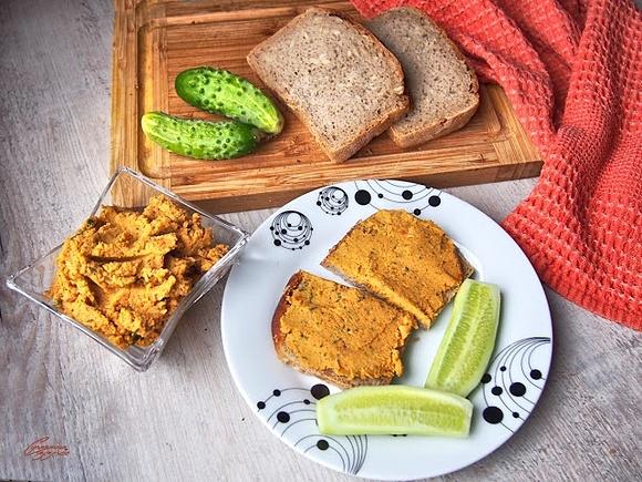 Pasta z ciecierzycy i suszonych pomidorów