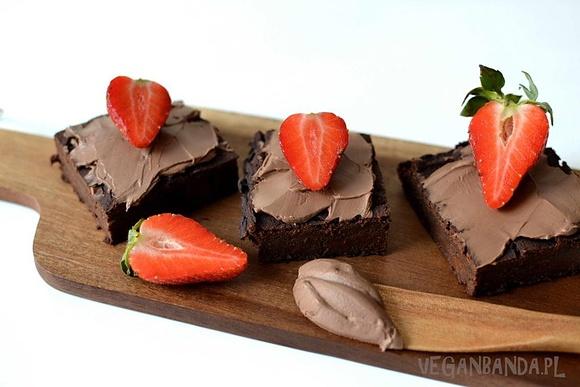 Czteroskładnikowe brownie bez cukru oleju i mąki