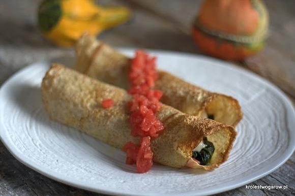 Naleśniki ze szpinakiem, pomidorami i mozzarellą