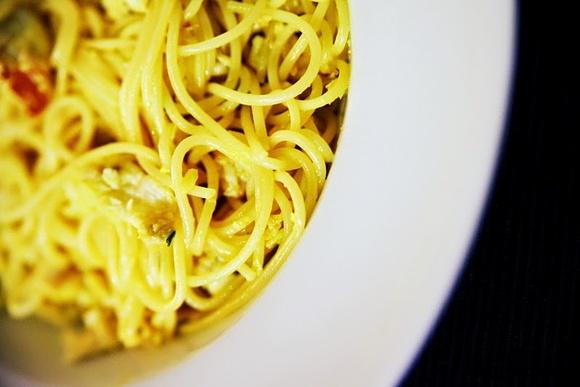 Spaghetti alla carbonara z wędzonym czarniakiem na upały