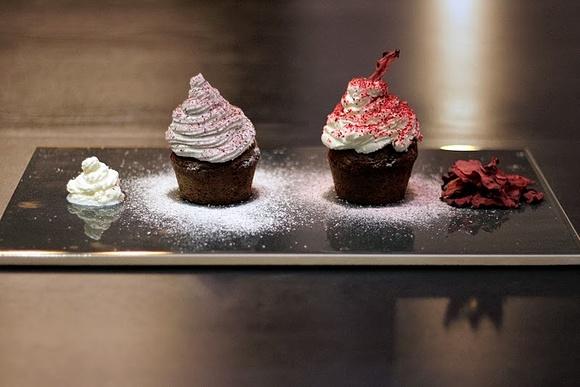Cupcakes czekolada chili z pudrem z dzikiej róży i buraków