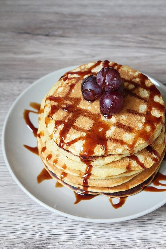 Dyniowe pancakes – puszyste placuszki z dynią bez jajek