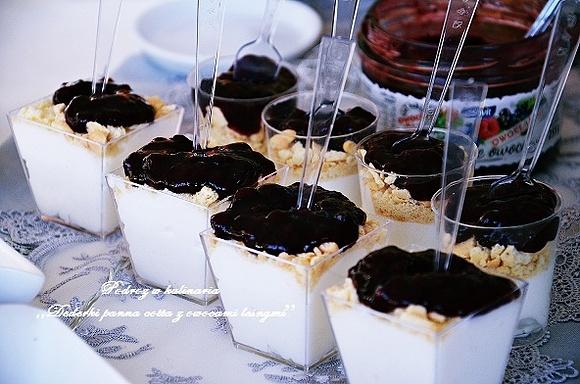 Deserki panna cotta z owocami leśnymi
