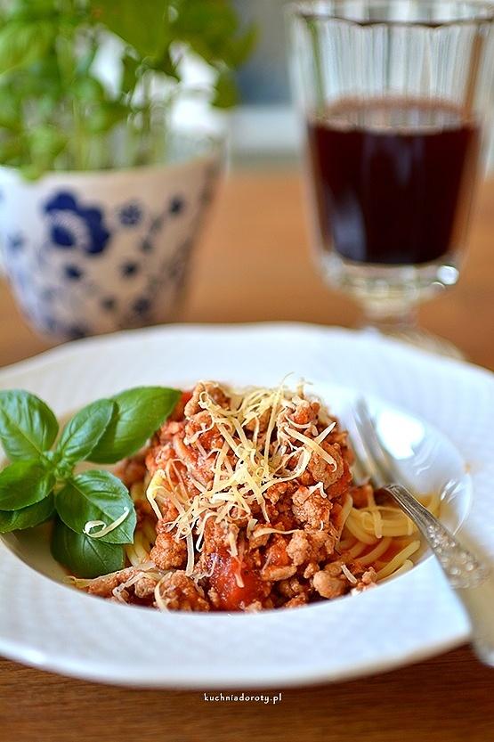 Spaghetti z sosem mięsno-pomidorowym