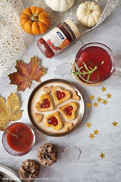 Ciasteczka z truskawkowym dżemem i korzenną nutą