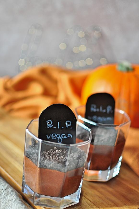 Wegański deser na halloween ‚grob’
