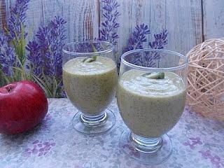 Koktajl z matcha i mini kiwi