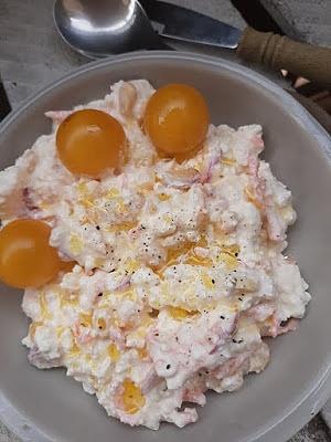 Zdrowy śniadaniowy twarożek z kukurydzą