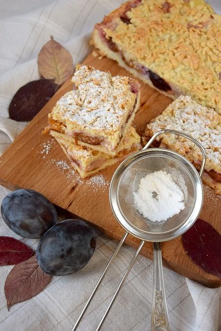 Kruchę ciasto ze śliwką i budyniem