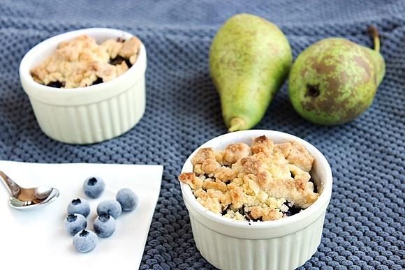 Crumble gruszkowo jabłkowo borówkowe z migdałami i kakao