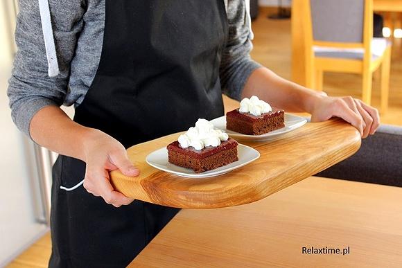 Brownie z malinową glazurą i bitą śmietaną