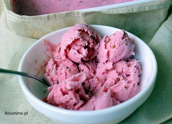Lody z czerwonej porzeczki