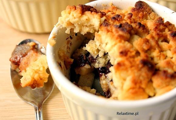 Crumble orzechowe z gruszką i czekoladą