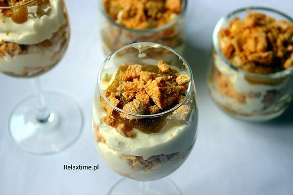 Rabarbarowy Eton Mess