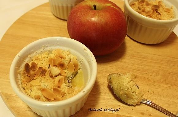 Jabłka z cynamonem pod kruszonką – crumble