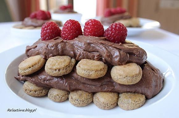 Deser a’la tiramisu z nutellą i malinami