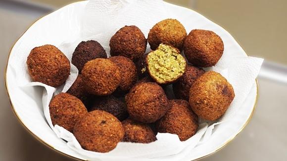 Falafel - chrupliwe kotleciki z ciecierzycy i przyprawami