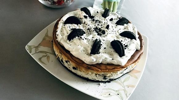Sernik z ciastkami Oreo