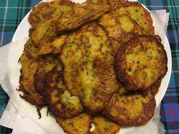 Placki ziemniaczane z marchewką i serem ricotta