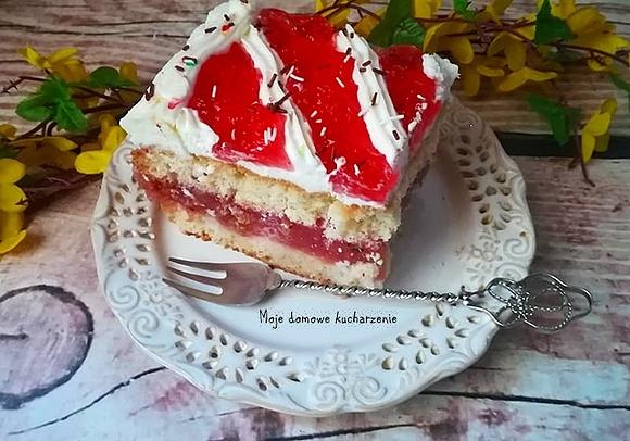 Biszkopt z masą jabłkowo-kisielową
