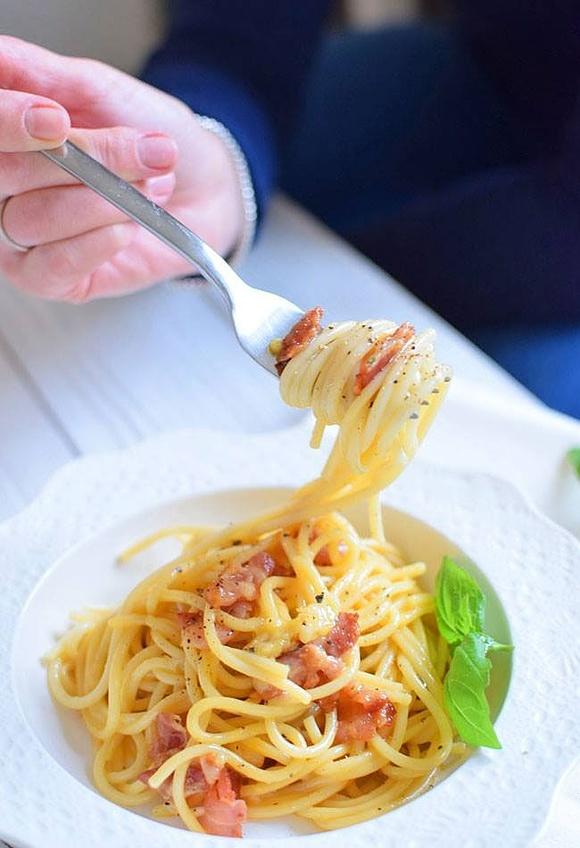 Spaghetti carbonara klasyczny przepis