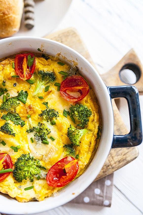 Frittata z brokułami i serem