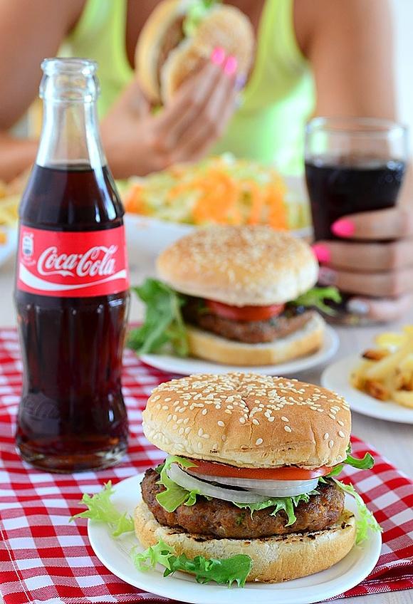 Burgery drobiowe pyszne i kolorowe