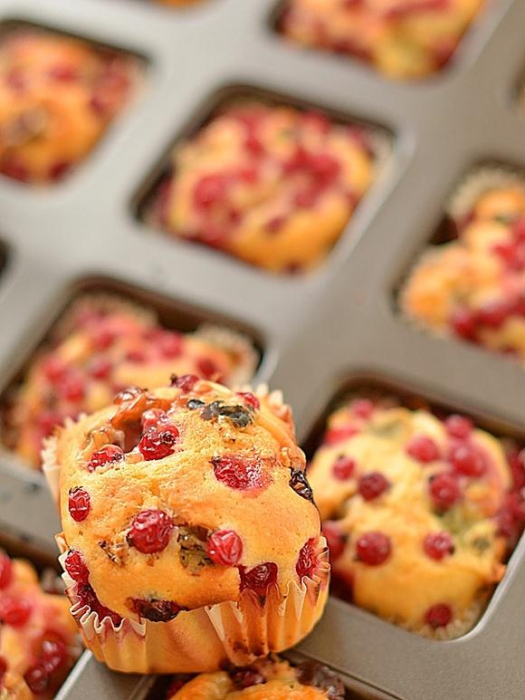 Muffiny jogurtowe z porzeczkami i serem pleśniowym