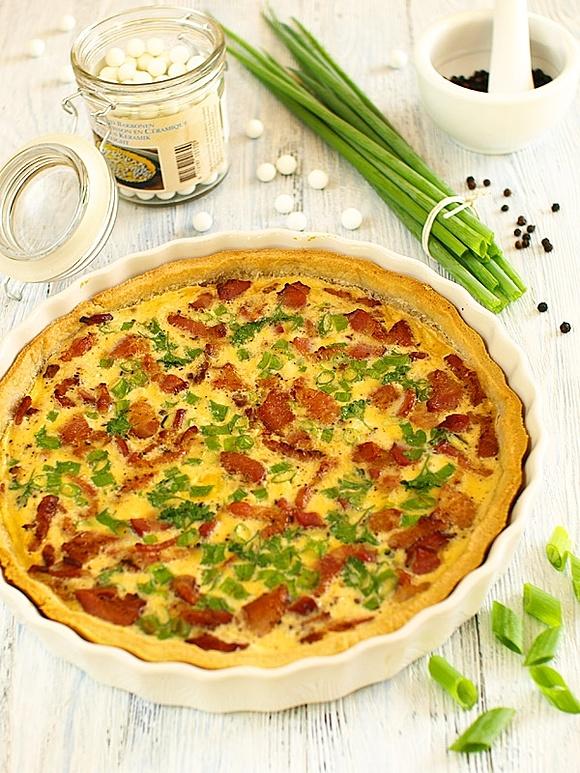 Tarta z boczkiem i szczypiorkiem