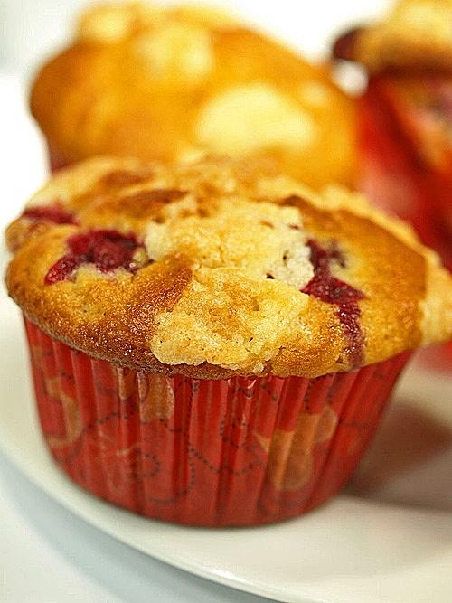 Maślane muffiny z borówkami amerykańskimi i kruszonką