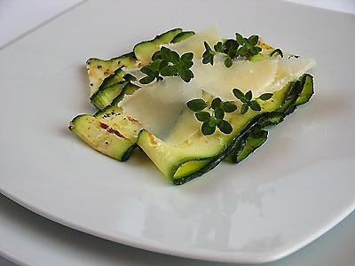 Grillowana cukinia z parmezanem i tymiankiem