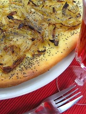 Focaccia z cebulą i makiem