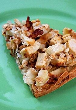 Tarta jabłkowa z płatkami owsianymi i migdałami