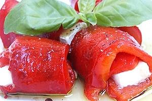 Zawijane pieczone papryki z serem feta