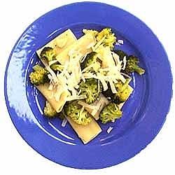 Rigatoni z brokułami i czosnkiem