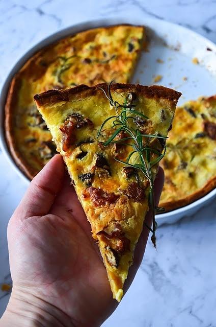 Tarta z grzybami i prosciutto