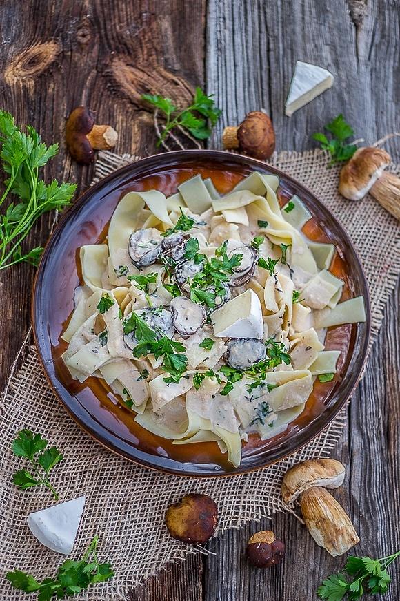 Sos camembert z grzybami i tagliatelle