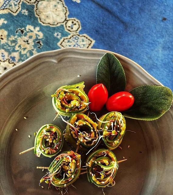Rollsy z ogórka i kimchi