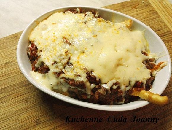 Chili na frytkach