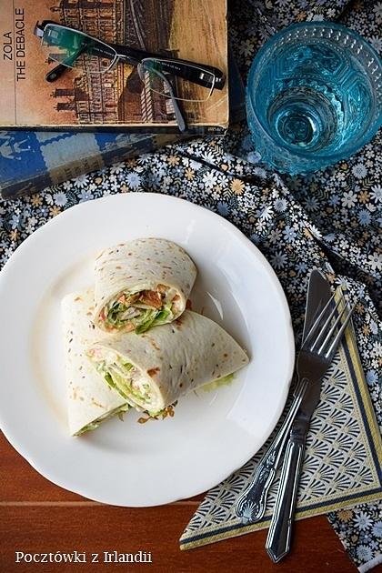 Wrapy z kurczakiem i sałatką coleslaw