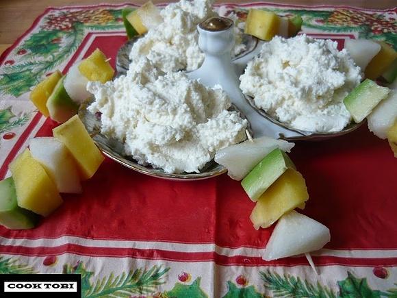Koreczki owocowe z kremem kokosowym