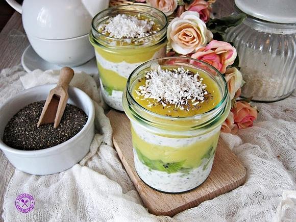 Cynamonowy pudding chia z kiwi i mango